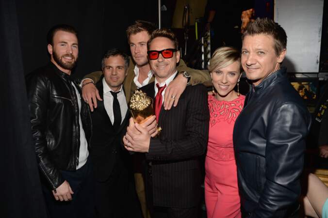 Robert Downey Jr entouré de Scarlett Johansson, Jeremy Renner...