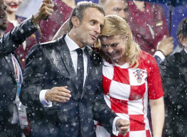 Victoire de l'équipe de France : Emmanuel Macron et la présidente croate Kolinda Grabar-Kitarovic