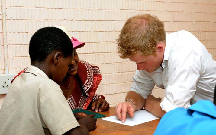 Le Prince Harry dans une école pour enfants aveugles au Lesotho