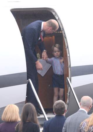 Le prince George fait la tête lors d’une visite officielle - William a dû faire preuve de persuasion
