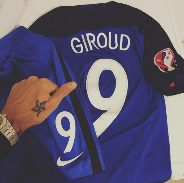 M Pokora remercie Olivier Giroud qui lui a donné son ensemble porté lors du match France - Albanie