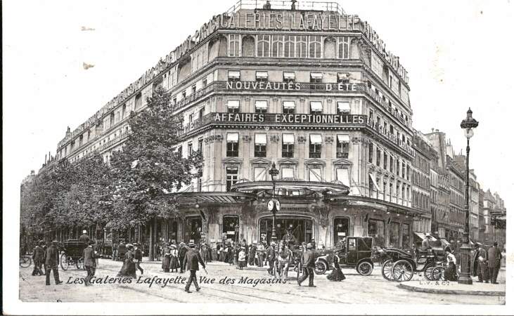 Vue des magasins Galeries Lafayette sur le boulevard Haussmann, carte postale, vers 1908 