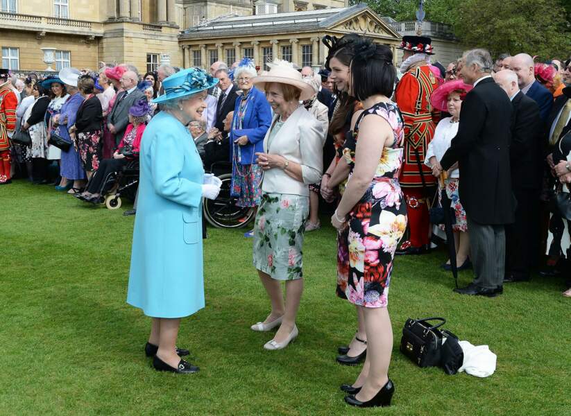 Elizabeth II à la garden party de Buckingham Palace