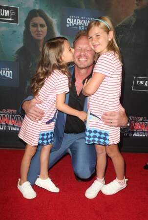 Ian Ziering et ses deux filles à l'avant-première de Sharknado 6, Los Angeles