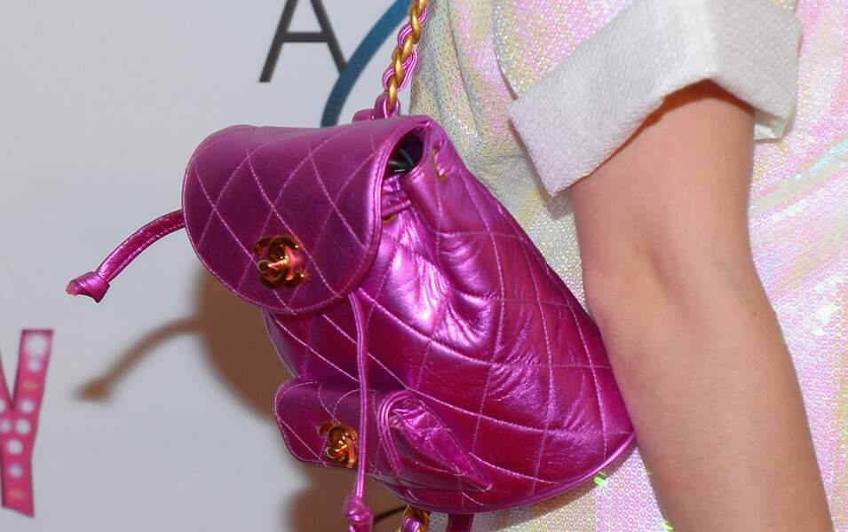Admirez le sac à dos fuchsia : quel sens du détail, Katy !
