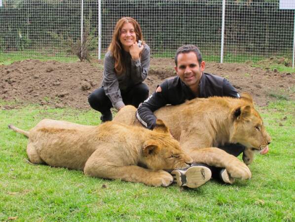 Eduardo montre à Kate Walsh comment s'y prendre avec de jeunes lions