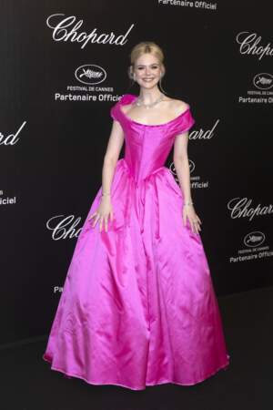 Elle Fanning dans une robe Vivienne Westwood