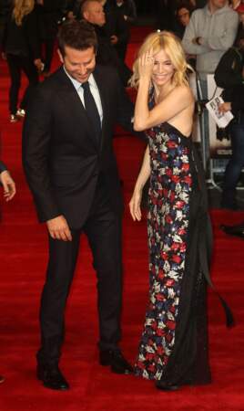 Bradley Cooper et Sienna Miller complices durant l'avant-première