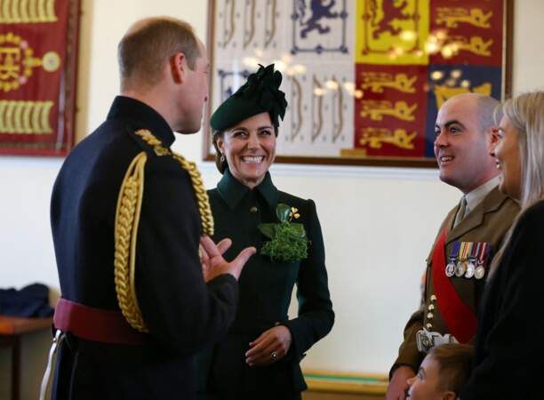 Le duc et la duchesse de Cambridge ont échangé avec les officiers 1er bataillon de Gardes Irlandais