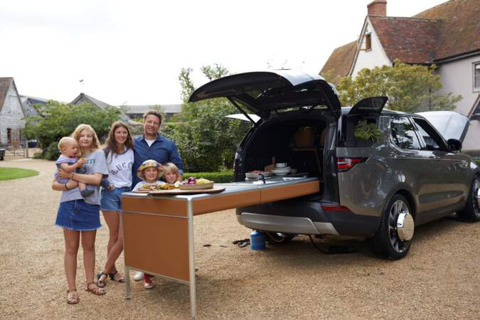 La nouvelle voiture de Jamie Oliver dispose d'une grande table