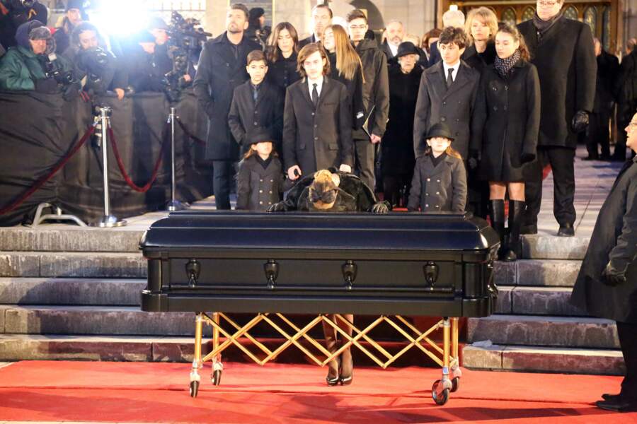 Céline Dion, dévastée face au cercueil de René