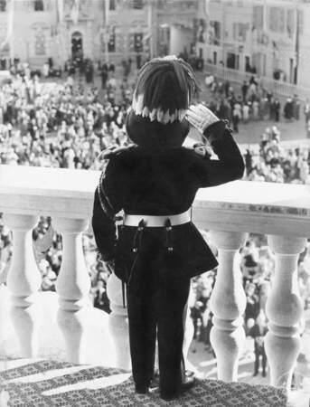 Le prince Albert au balcon du Palais