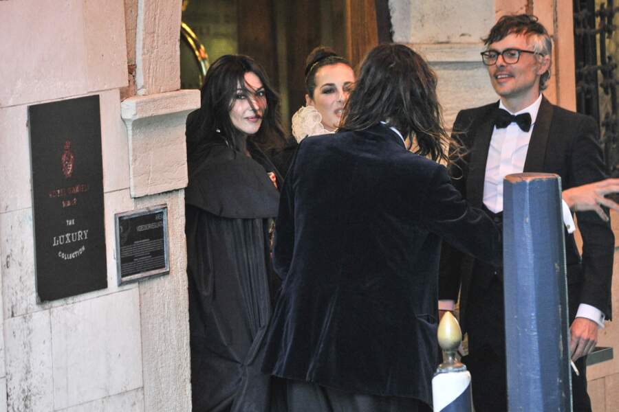 Monica Bellucci et Nicolas Lefebvre font une entrée remarquée au bal masqué Dior