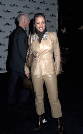 Mais à ses débuts, Alicia Keys s'habillait aussi bien qu'un... euh que rien en fait. 