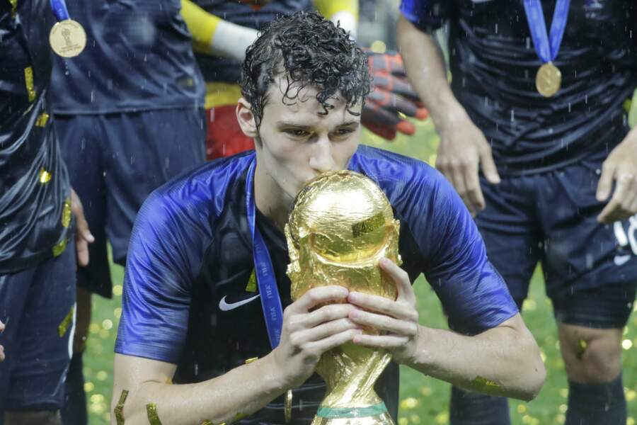 Victoire de l'équipe de France à la coupe du monde 2018 : Benjamin Pavard et la coupe