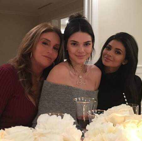 Caitlyn Jenner fête Thanksgiving  avec ses deux filles Kendall et Kylie 