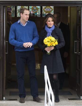 Kate sortant de l'hôpital après avoir annoncé qu'elle était enceinte de Baby George