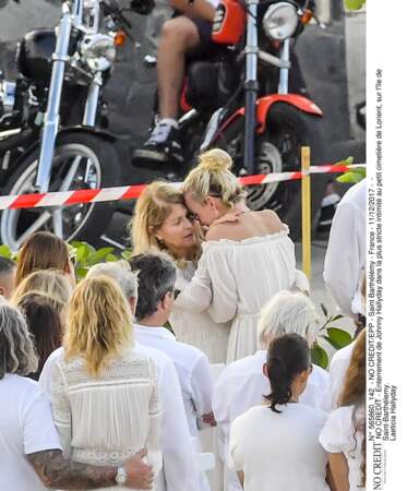 Laeticia Hallyday et sa mère Françoise à l'enterrement de Johnny Hallyday à Saint Barth