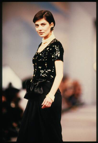 L'hommage de Cristina Cordula à Karl Lagerfeld : Défilé Chanel Prêt-à-porter Printemps-Eté 1990