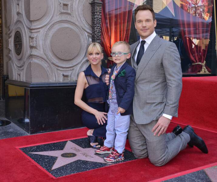 Entouré de sa femme et son fils, Chris Pratt reçoit son étoile à Hollywood