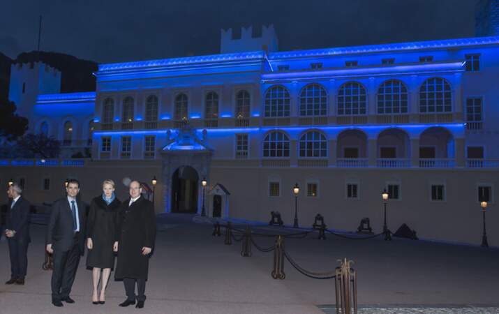 Le Palais est illuminé de bleu, couleur de l'association monégasque de lutte contre l'autisme