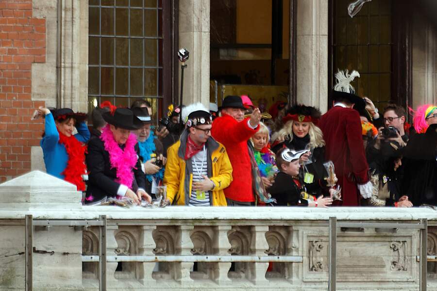 Ségolène Royal s’éclate au carnaval de Dunkerque