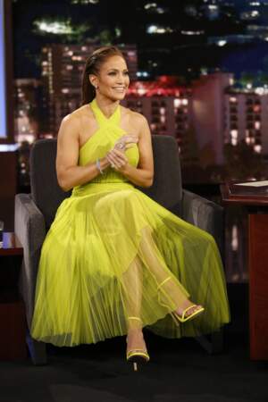 DO - Jennifer Lopez et son look jaune fluo