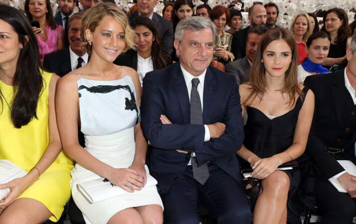 Jennifer Lawrence et Emma Watson entourent Sidney Toledano, le PDG de Christian Dior Couture