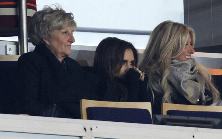 Victoria Beckham entourée de la mère et de la soeur de David Beckham