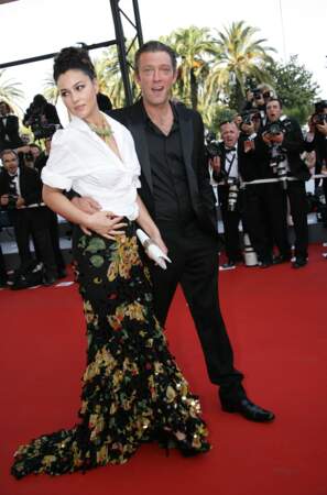 Le Festival de Cannes de Monica Bellucci : elle pose avec Vincent Cassel lors de la présentation d'Indigènes