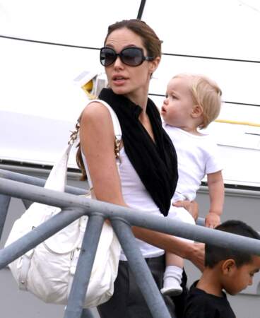 En 2006 Angelina Jolie accouche de Shiloh, le premier enfant biologique du couple