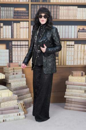 Isabelle Adjani au défilé haute couture Chanel, au Grand Palais