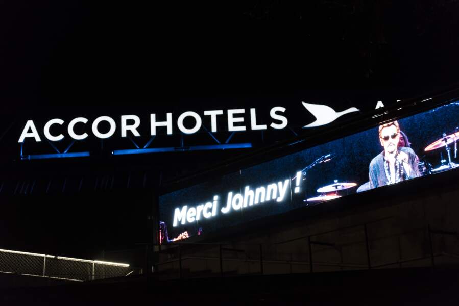L'AccorHotels Arena s'allume pour Johnny Hallyday