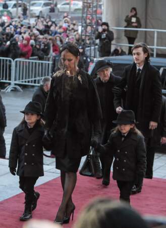 Ces stars parents de jumeaux : Céline Dion avec Nelson et Eddy lors des obsèques de René Angelil en janvier 2016