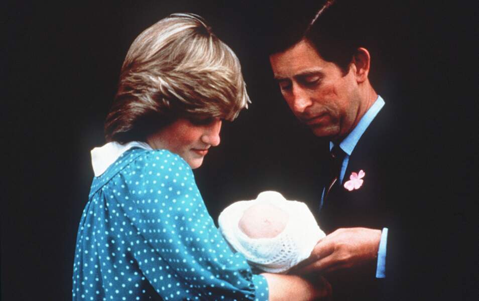 Le 22 juin 1982, le petit William était drapé dans un chandail blanc...
