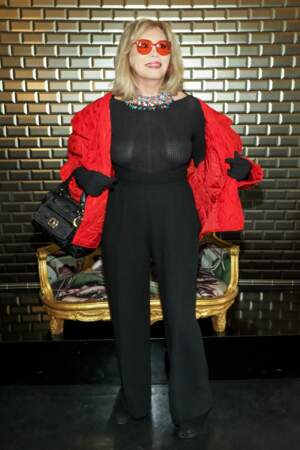 Amanda Lear, trahie par les flashs au défilé Jean Paul Gaultier haute couture à Paris