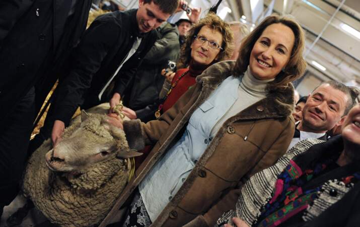 Ségolène Royal et un mouton au Salon de l’agriculture