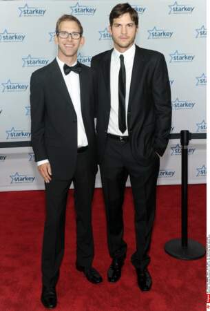 Ashton Kutcher et son frère jumeau, Michael 