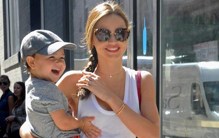 Miranda Kerr et son fils de deux ans, Flynn, hilares dans les rues de New York