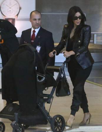 Dimanche 18 mai, Kim Kardashian arrive à Paris avec sa petite North