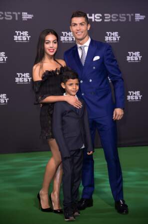 Prix FIFA : Cristiano Ronaldo officialise avec Georgina, sa sexy chérie