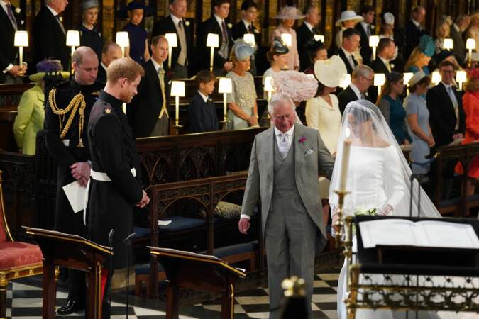 Royal wedding : l'arrivée de Meghan Markle au bras du prince Charles