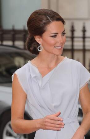 Les plus beaux chignons pour un mariage : le chignon bas de Kate Middleton