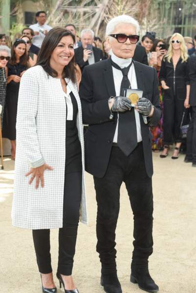Le couturier Karl Lagerfeld et la maire de Paris, Anne Hidalgo