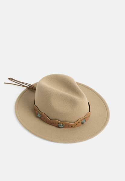 Coachella : Chapeau beige style fedora, Missguided, 27 euros