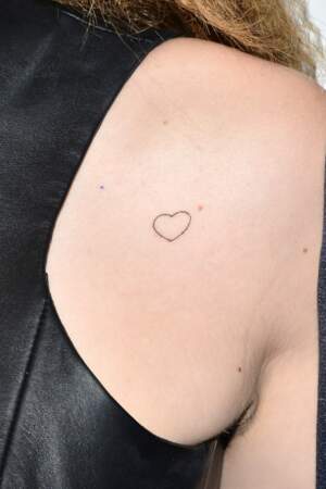 Ces idées de tatouages piquées à nos stars préférées - Bella Thorne