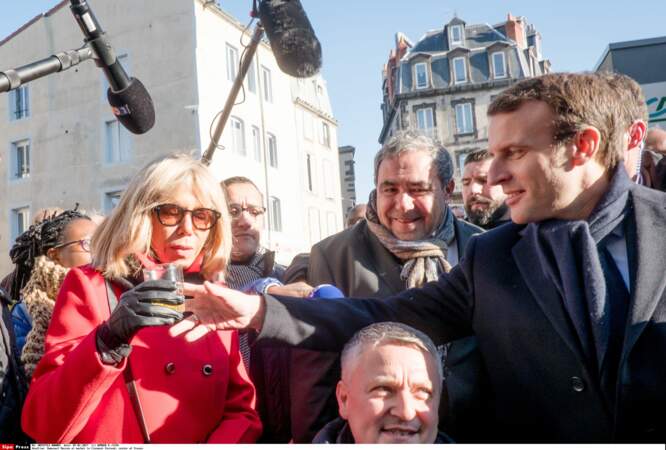 Emmanuel Macron prend un peu de la retraite de Brigitte Trogneux, et pas que la retraite !