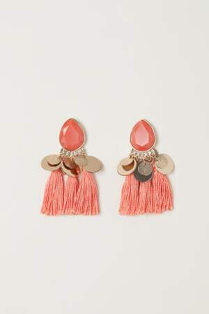 Boucles d'oreilles pompons corail, H&M, 9,99 euros