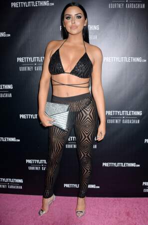 Kourtney Kardashian - Ses copines aussi sexy que déshabillées présentes au lancement de sa collection de vêtements