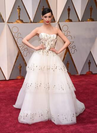 Oscars 2017 : du beau, du chic, du sublime, les plus beaux looks de la soirée - une inconnue très bien vêtue